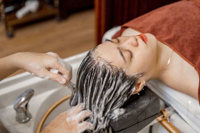 Gội đầu thư giãn Khuê Mỹ Đông 